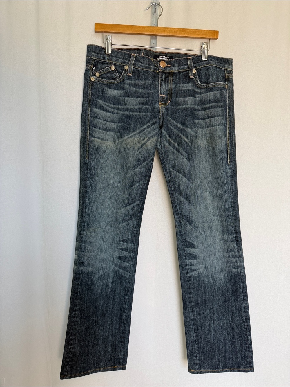 Rock & Republic Low Rise Straight Y2K Costello Medium Wash Jeans Size 28 (6) EUC